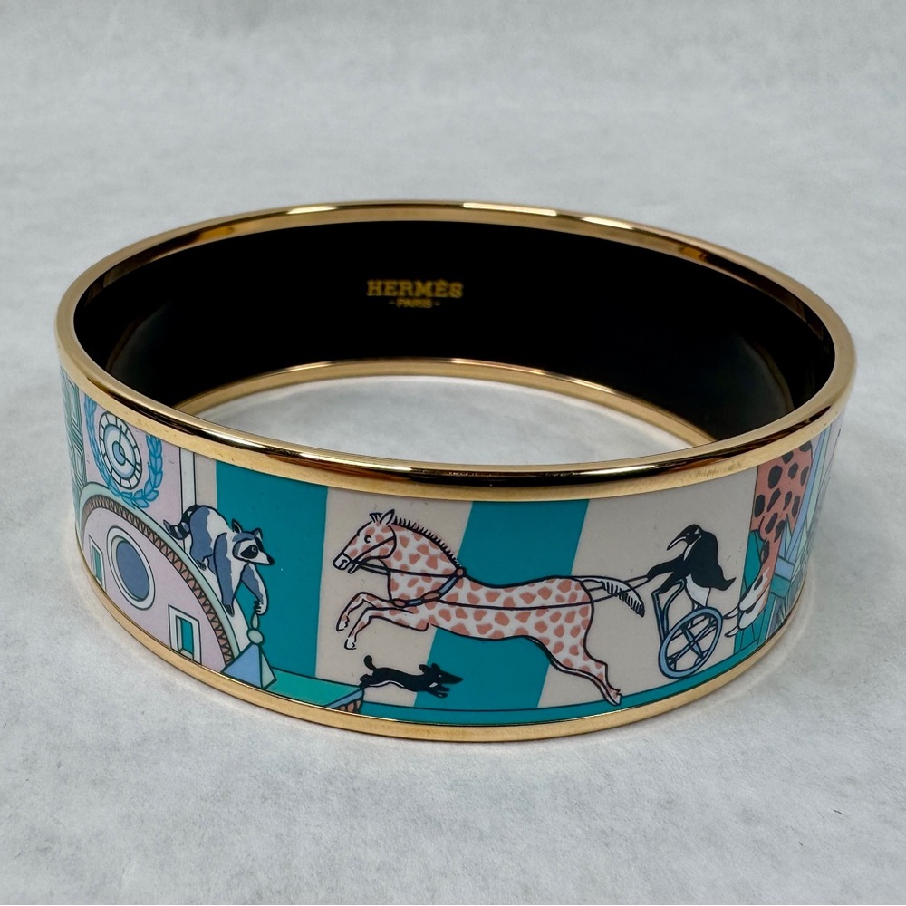 HERMES Animapolis Wide Enamel Bangle Bracelet - Yellow Gold / Miami - 70 mm - Picture 3 of 11
